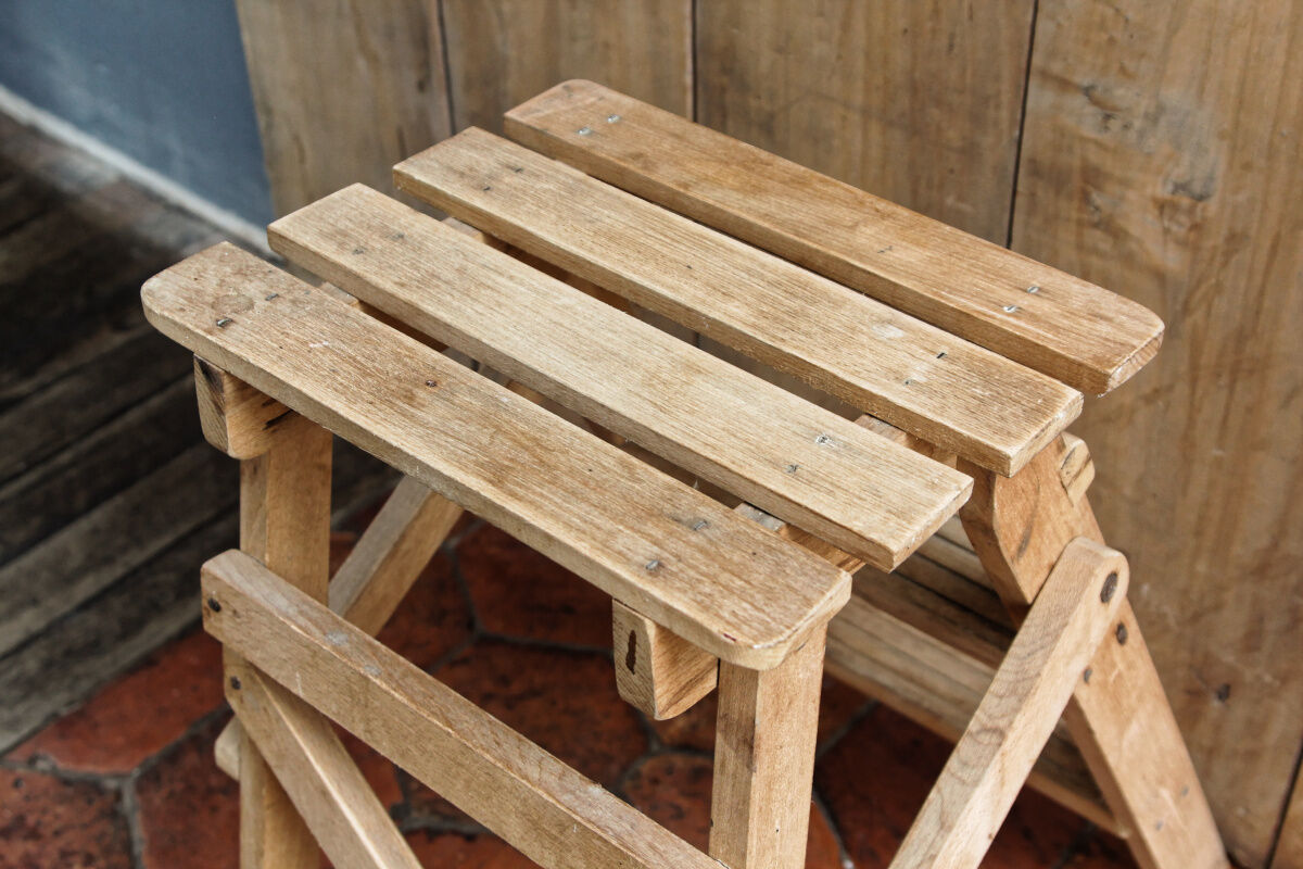 Folding wooden stepladder