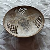 Empty pocket in openwork copper, chiseled and painted vine branches