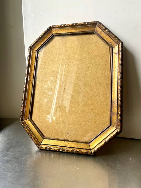 Cadre métallique octogonal antique en laiton 30 cm x 23 cm