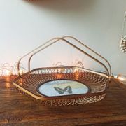 Corbeille/ plateau/ vide poche en rotin avec papillon de collection