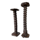 Pair of pedestal columns with oak pressing screws, 1900