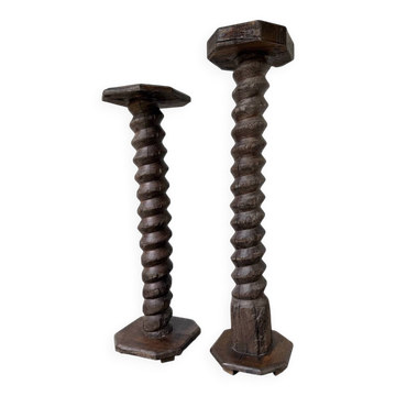 Pair of pedestal columns with oak pressing screws, 1900