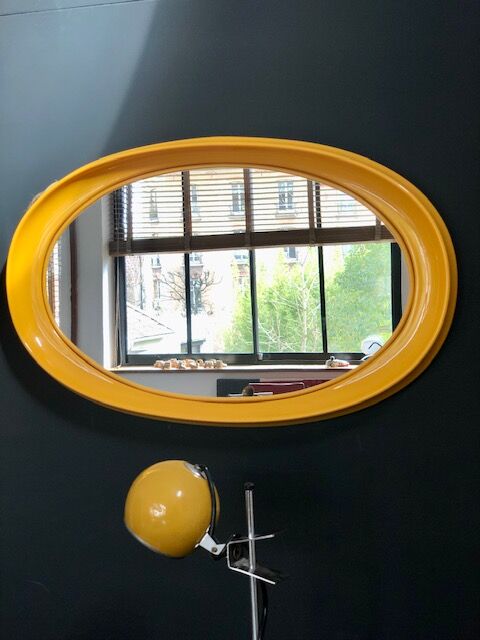 Miroir ovale en plastique moulé