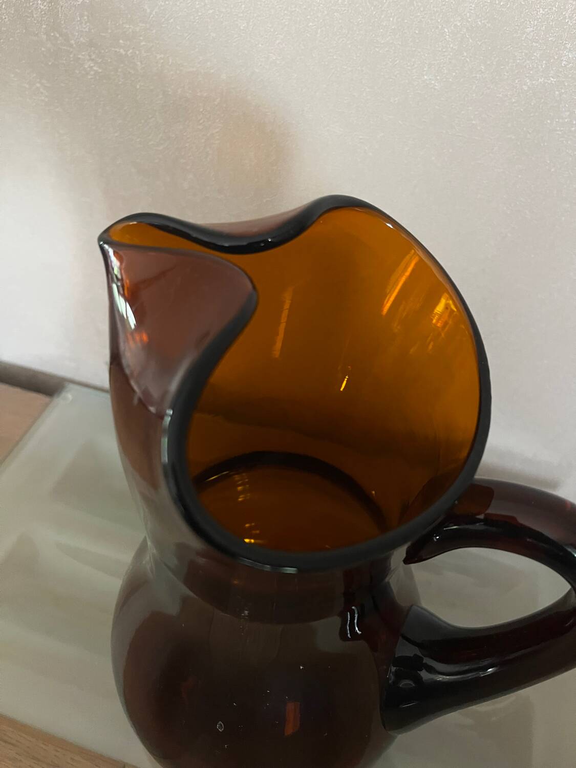 Ancienne carafe en verre ambré