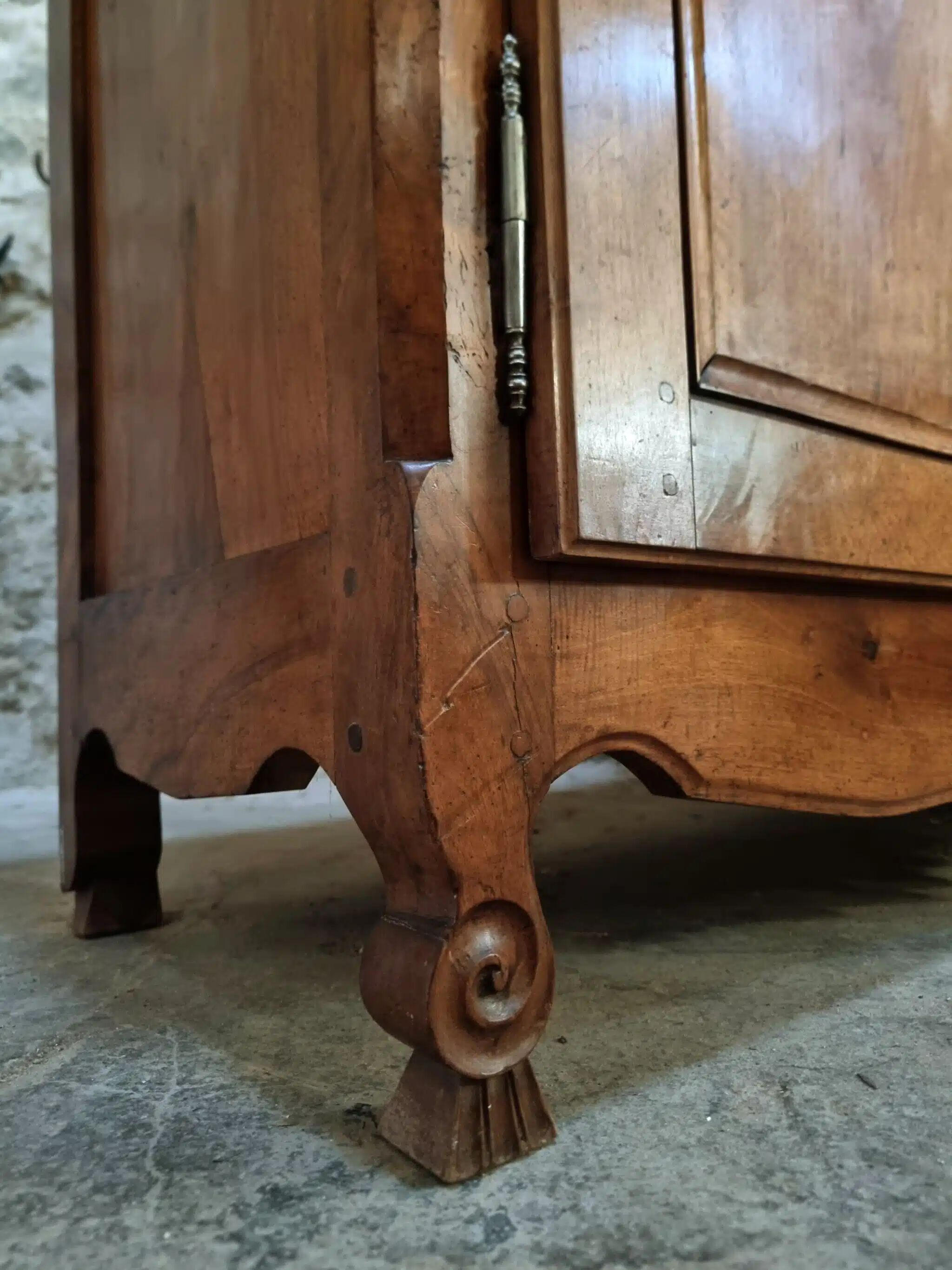 Antique Louis XV style sideboard, French sideboard, late 19th century.