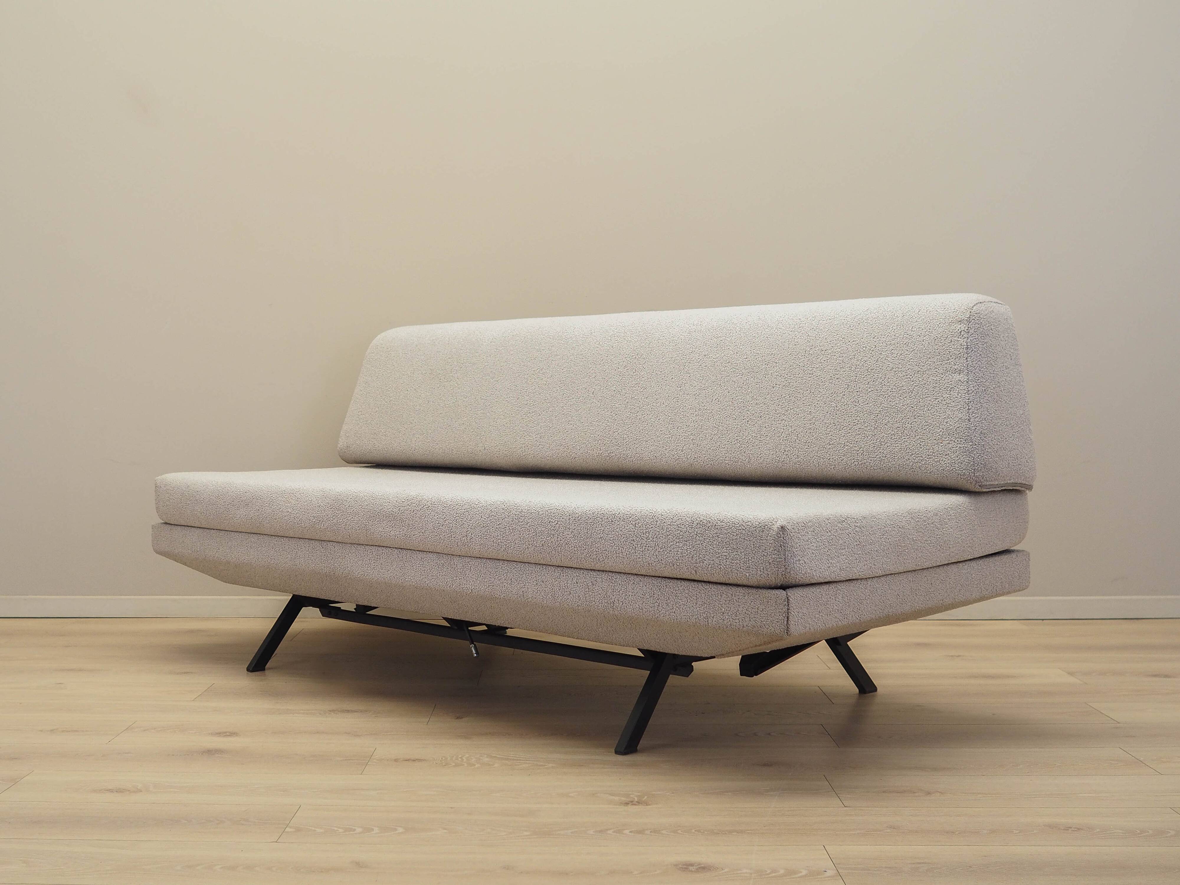 Daybed sofa, Italian design, 1970s, manufactured: Italy