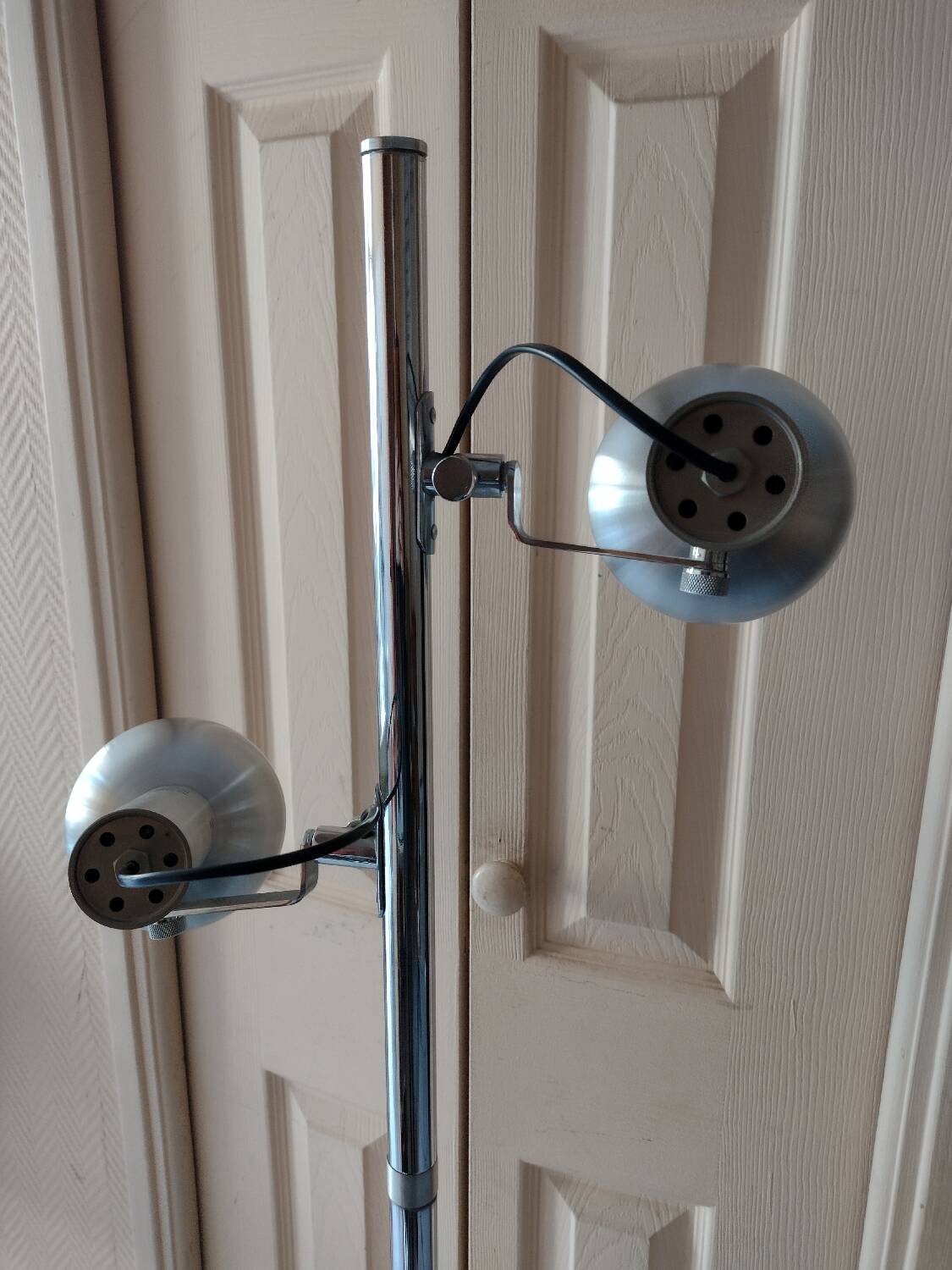 Vintage 70s floor lamp in chrome and aluminum reflector