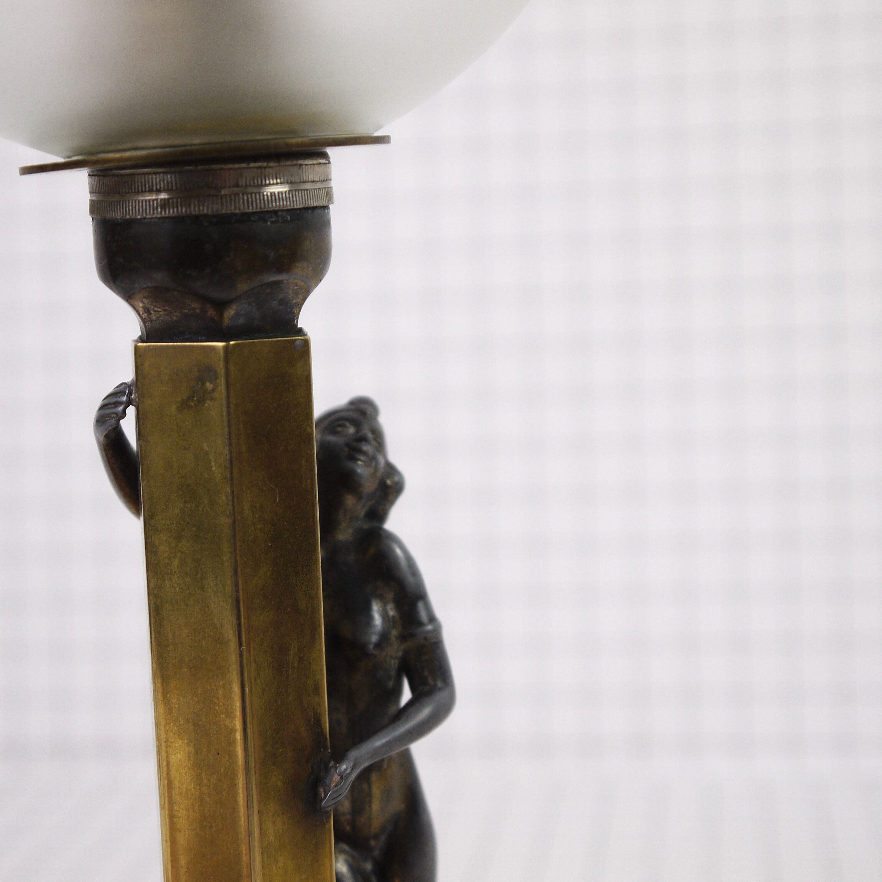 Lampe art déco sculpture de femme