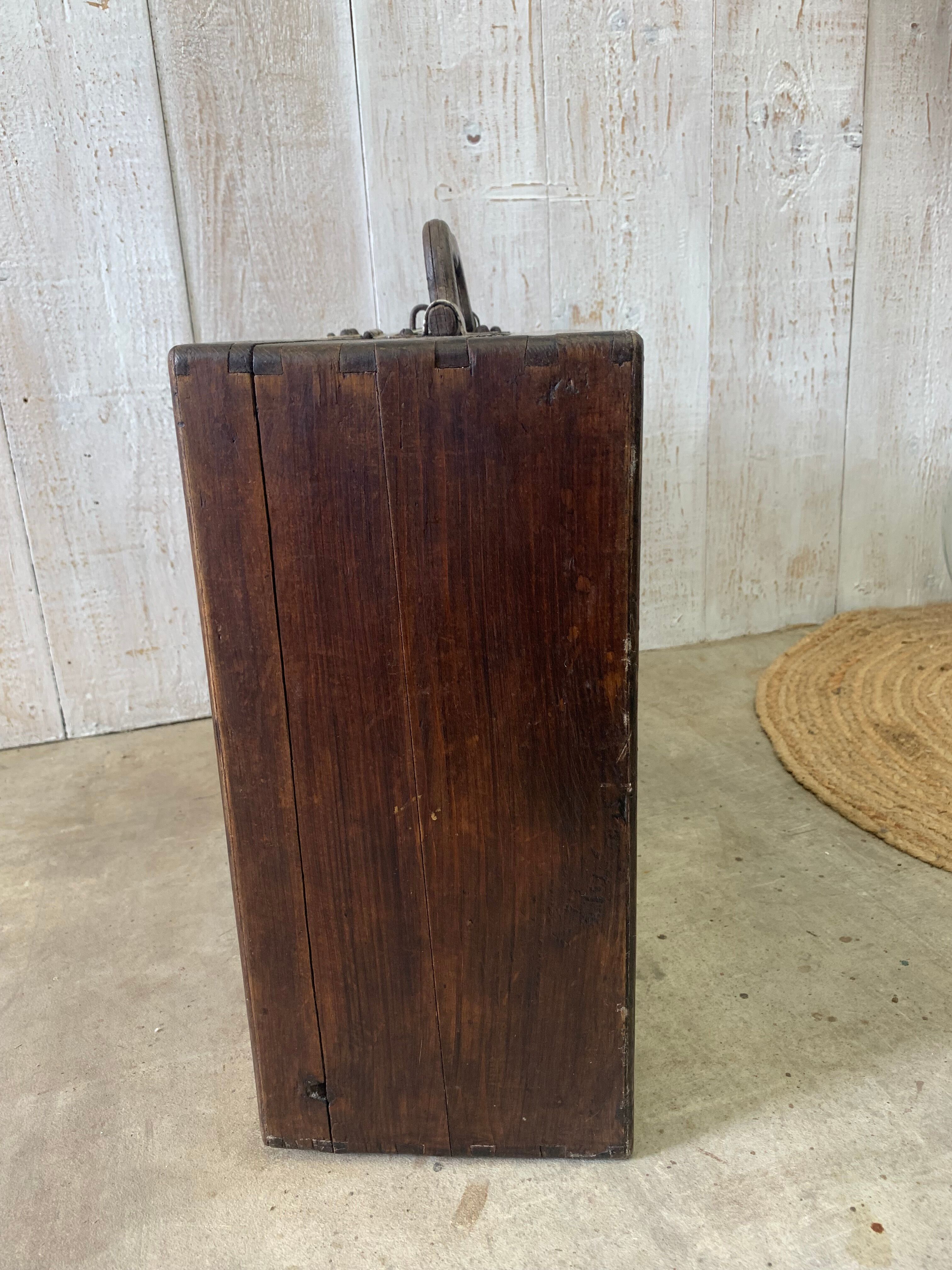 Valise en bois ancienne