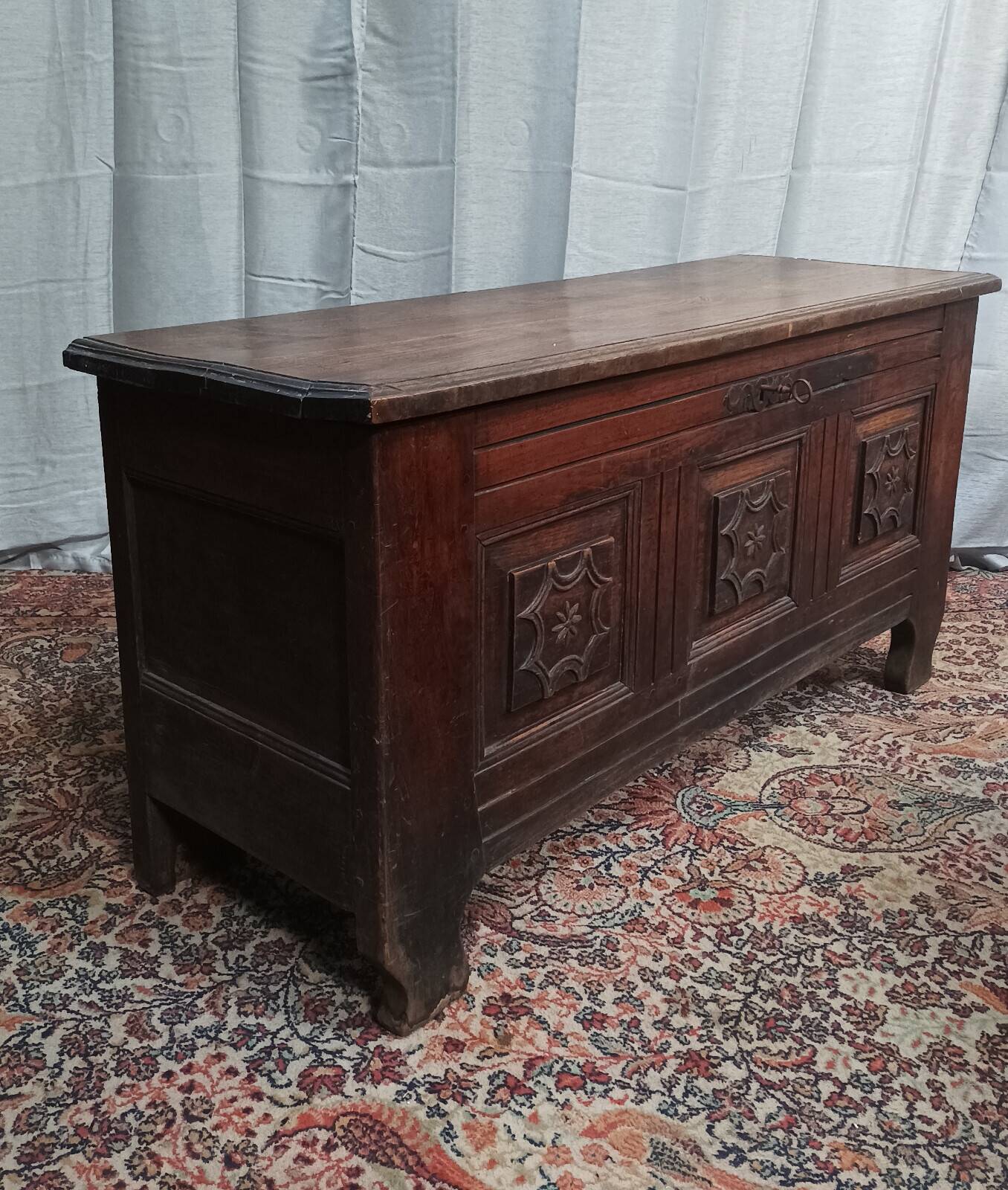 Louis XIV oak chest from the 19th century.