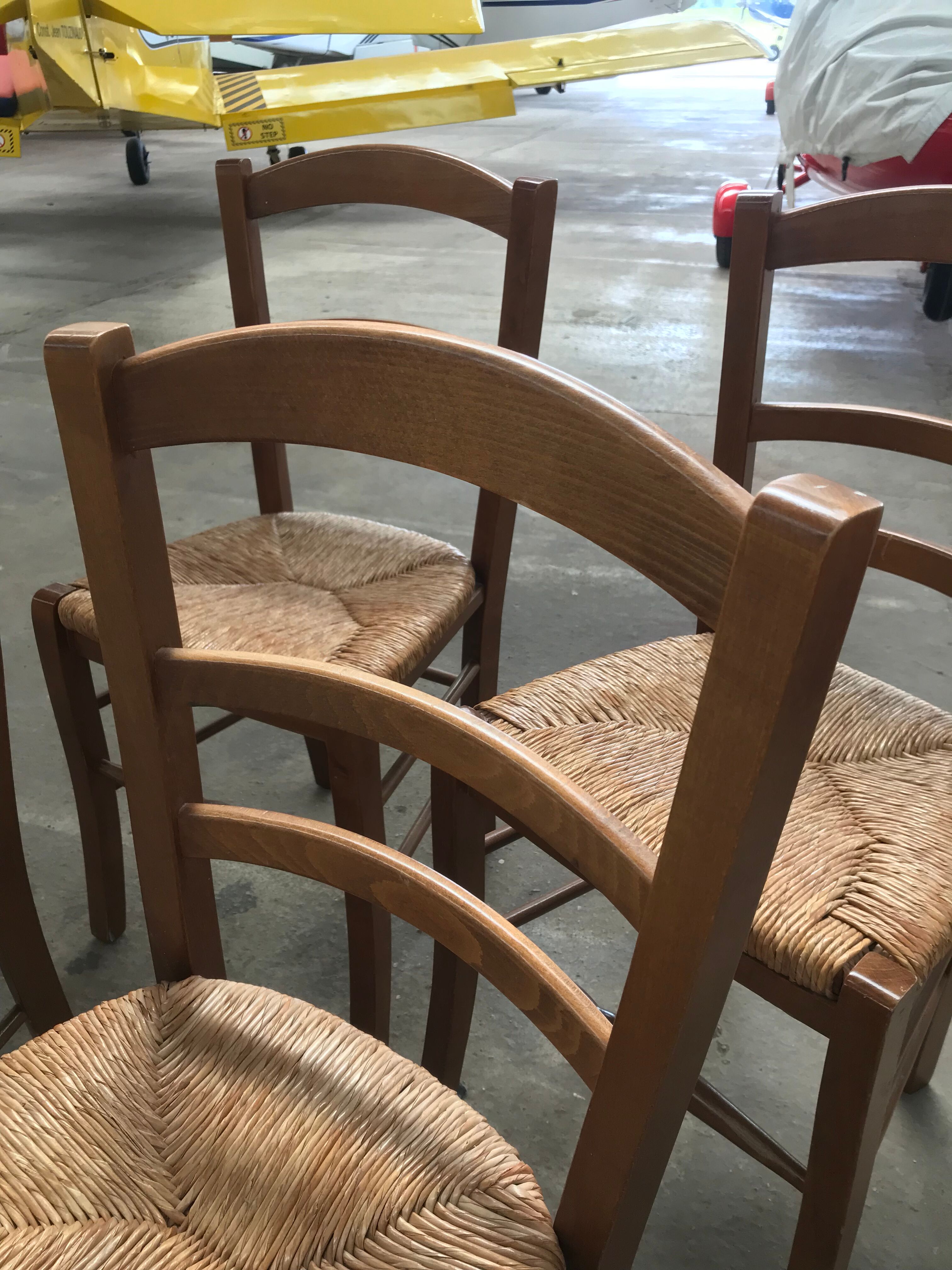 Rustic mulched chairs