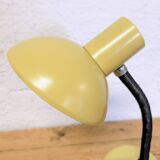 Articulated desk lamp