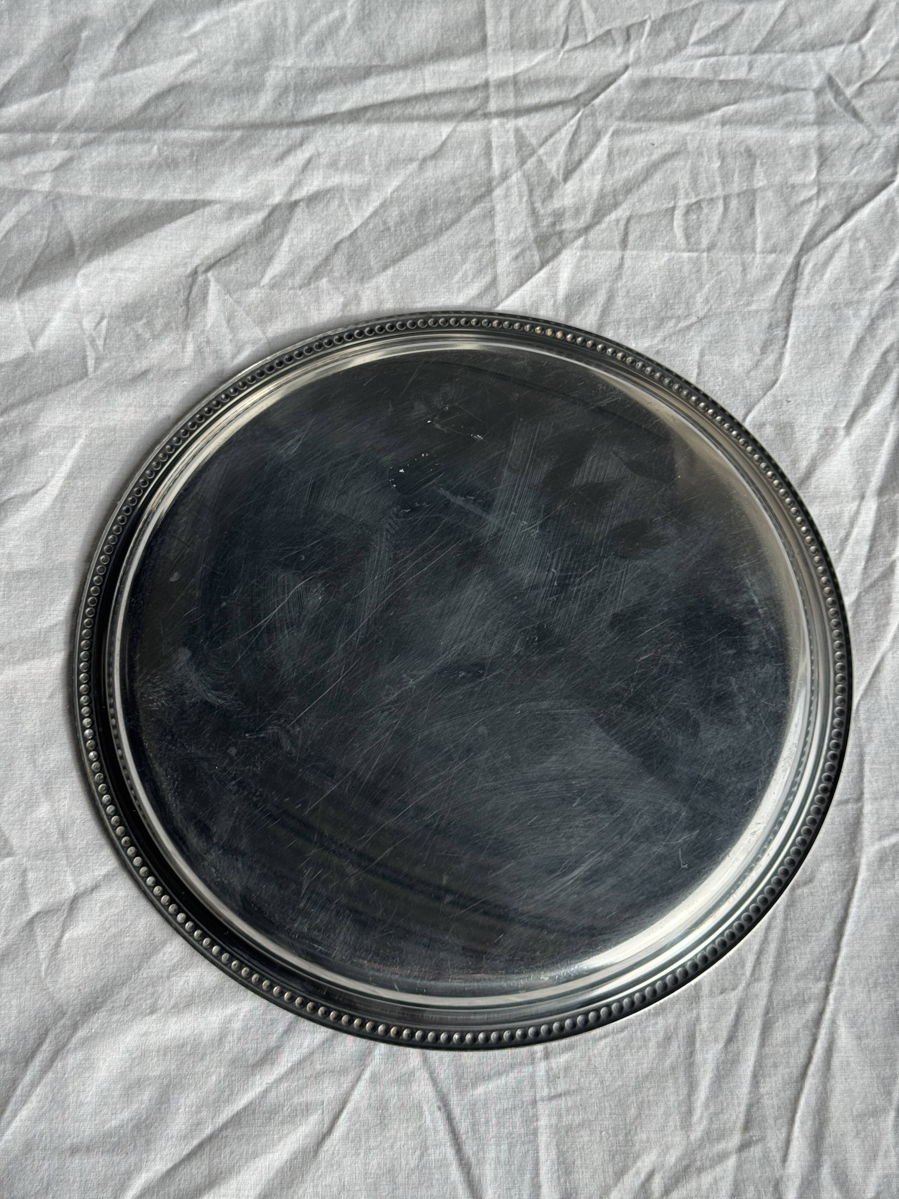 Vintage circular plate with pearl stripe D27