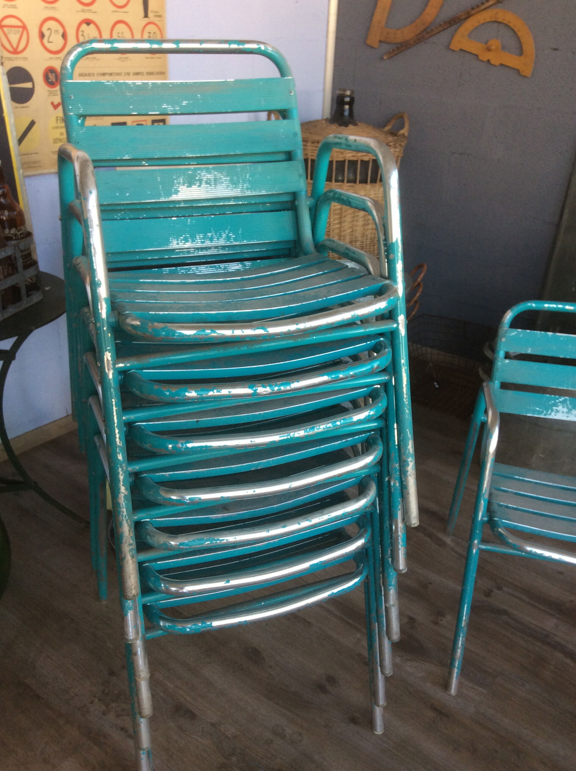 Lot de 10 fauteuils bistrot en aluminium bleu turquoise