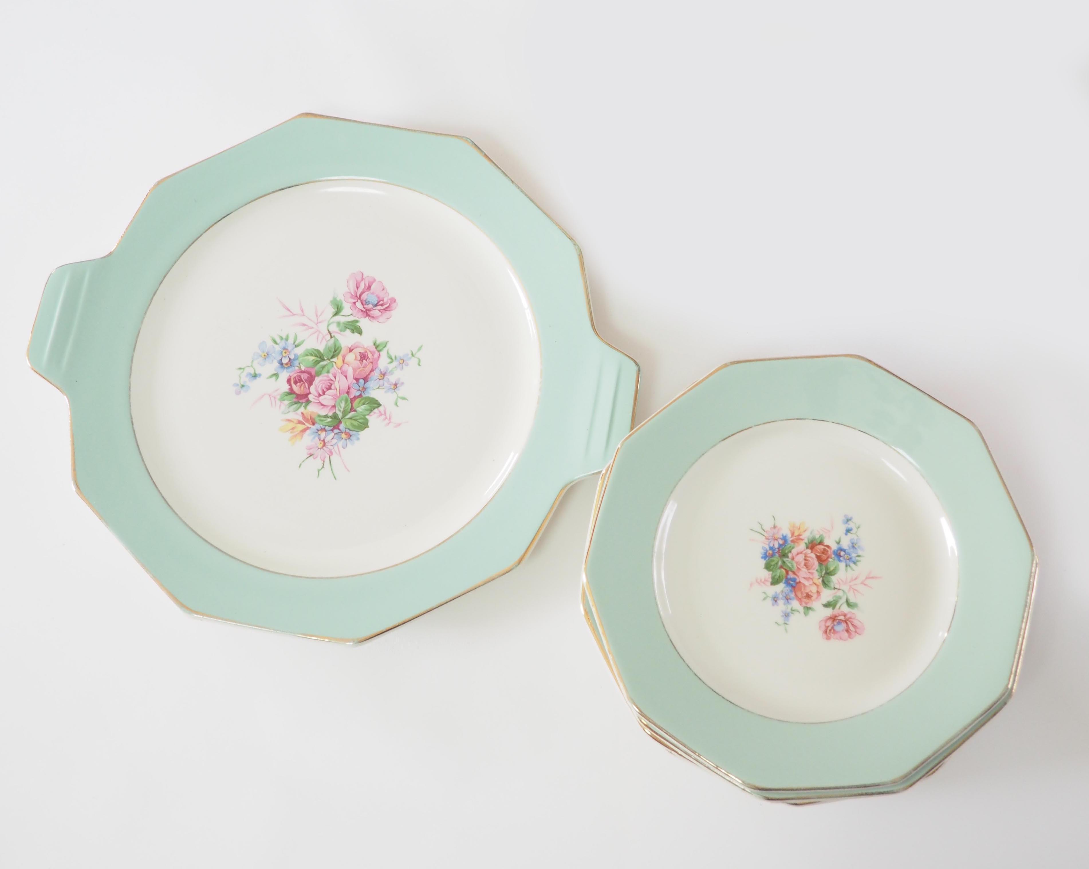 Dessert set with 6 plates and pie dish