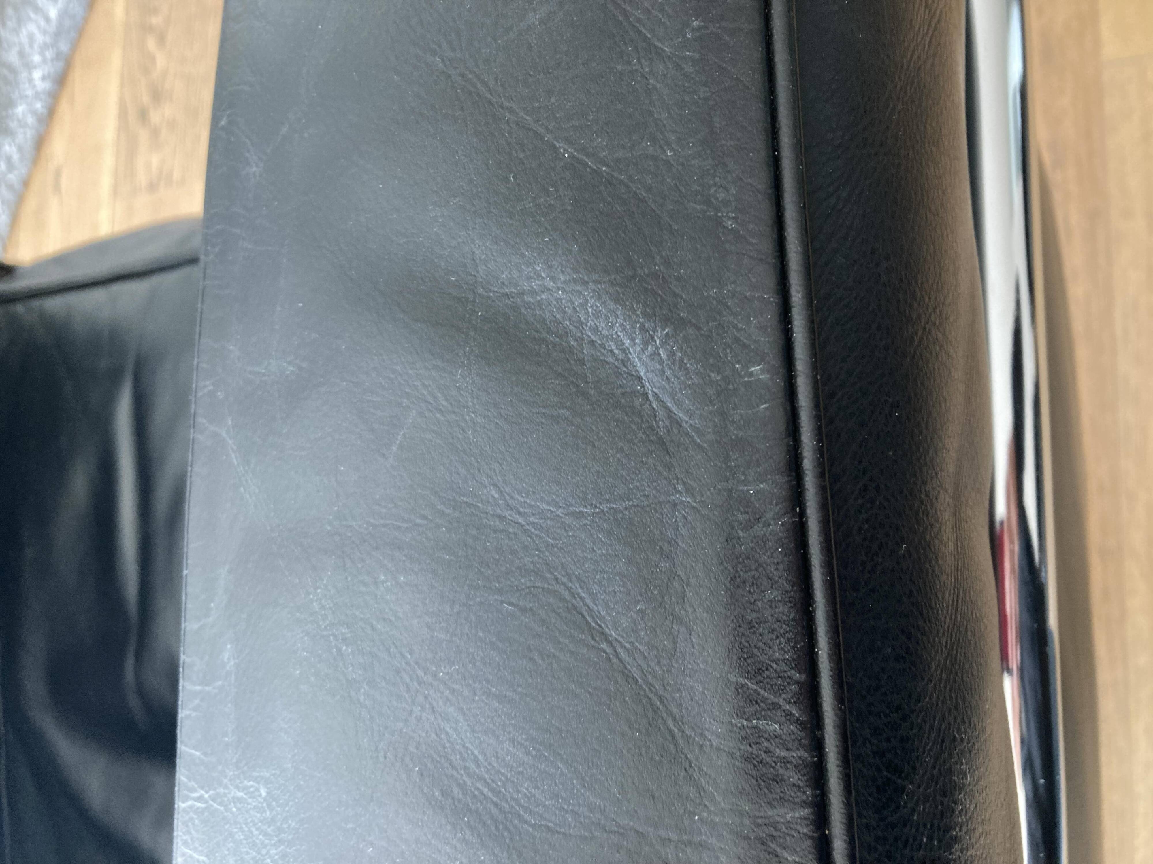 Le Corbusier LC2 armchair in black leather