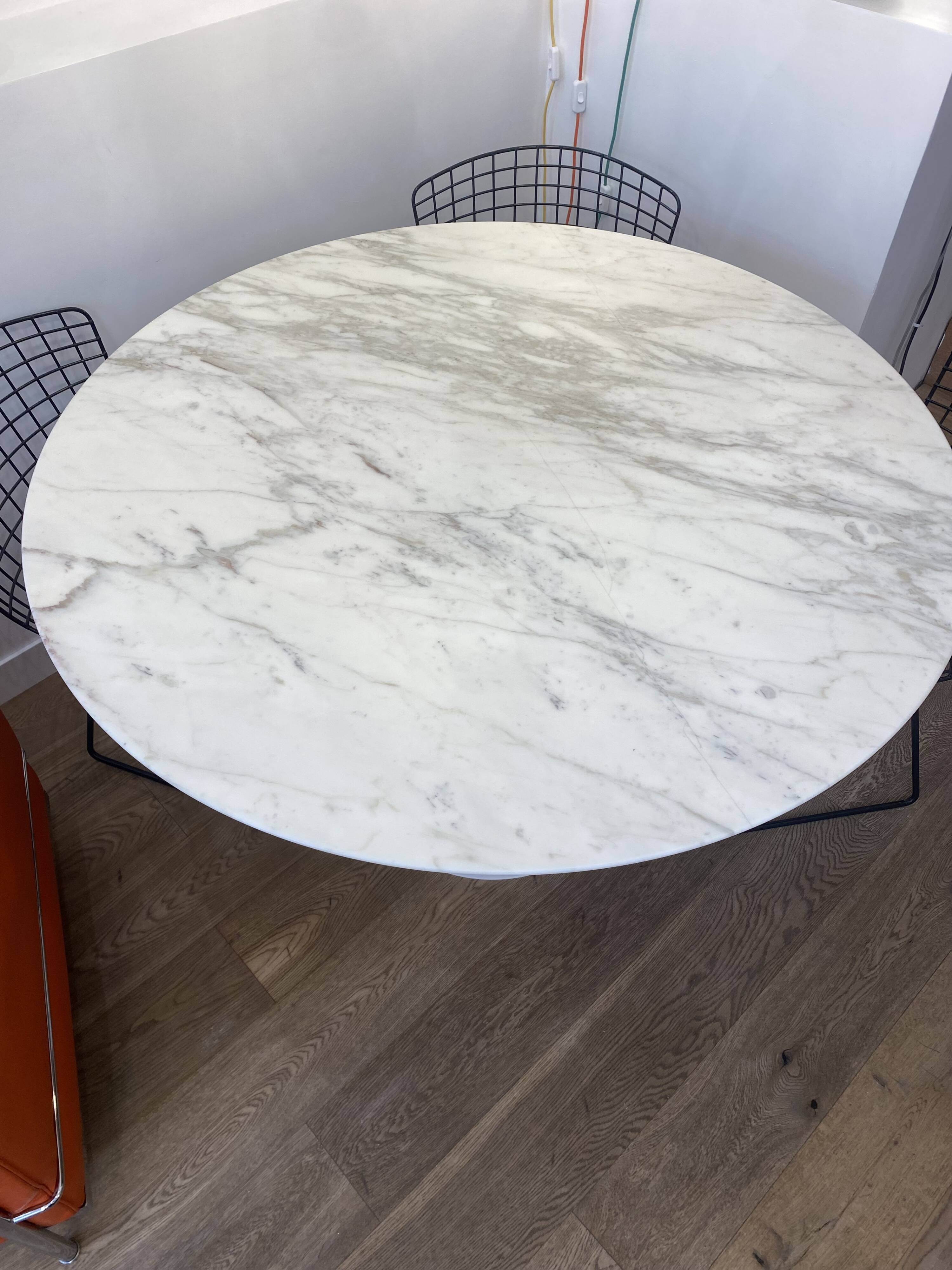 Tulip round table in Calacatta marble by Eero Saarinen - Ø 120 cm - Knoll -