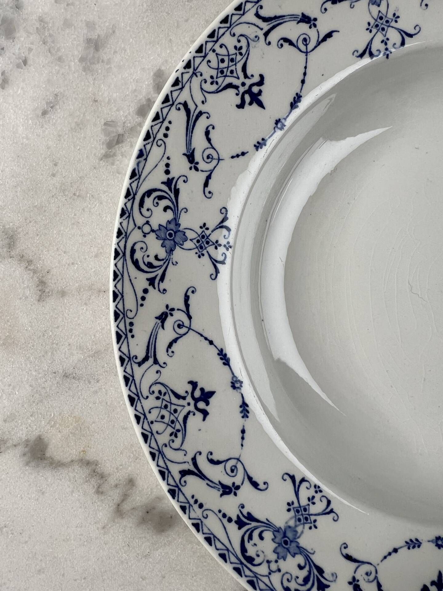 Iron earth hollow plate Lunéville KG Collection Moustiers