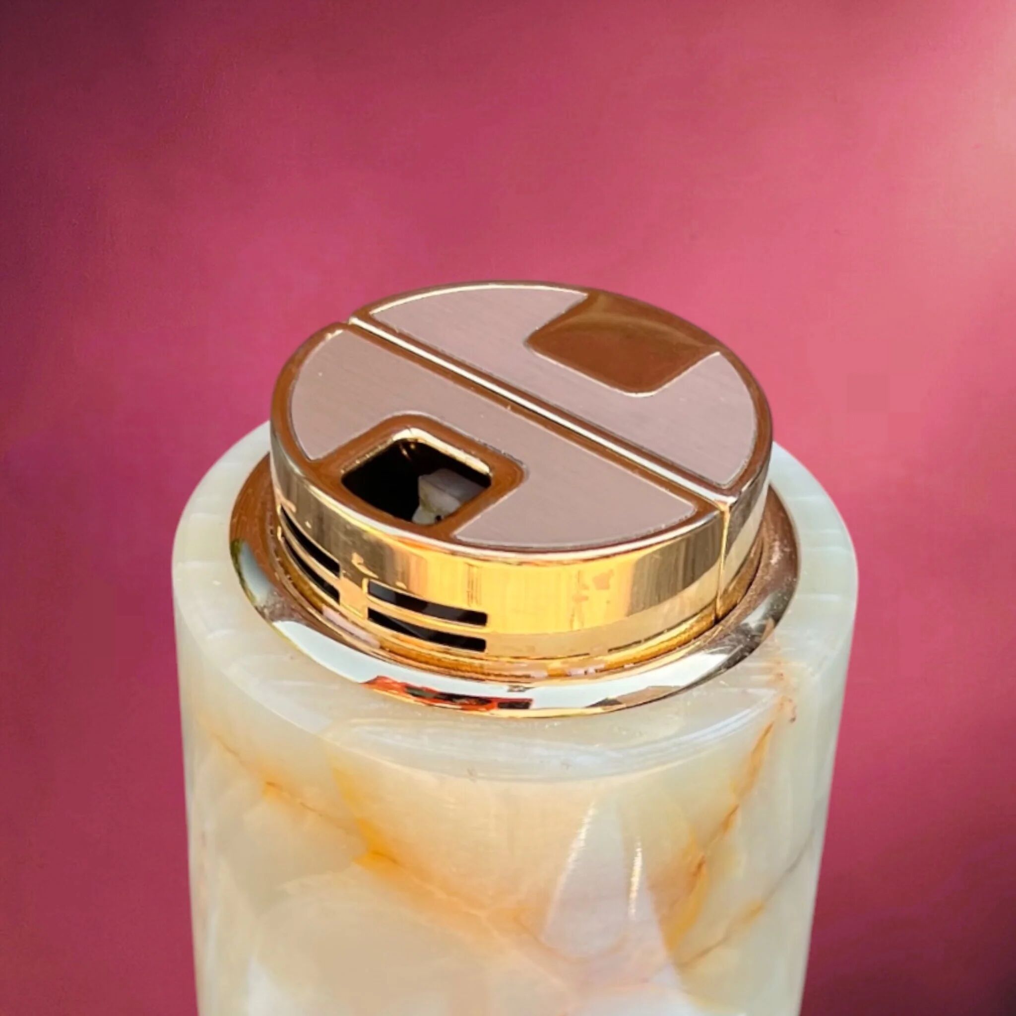 Sarome Japan onyx and gold metal table lighter – 1970s