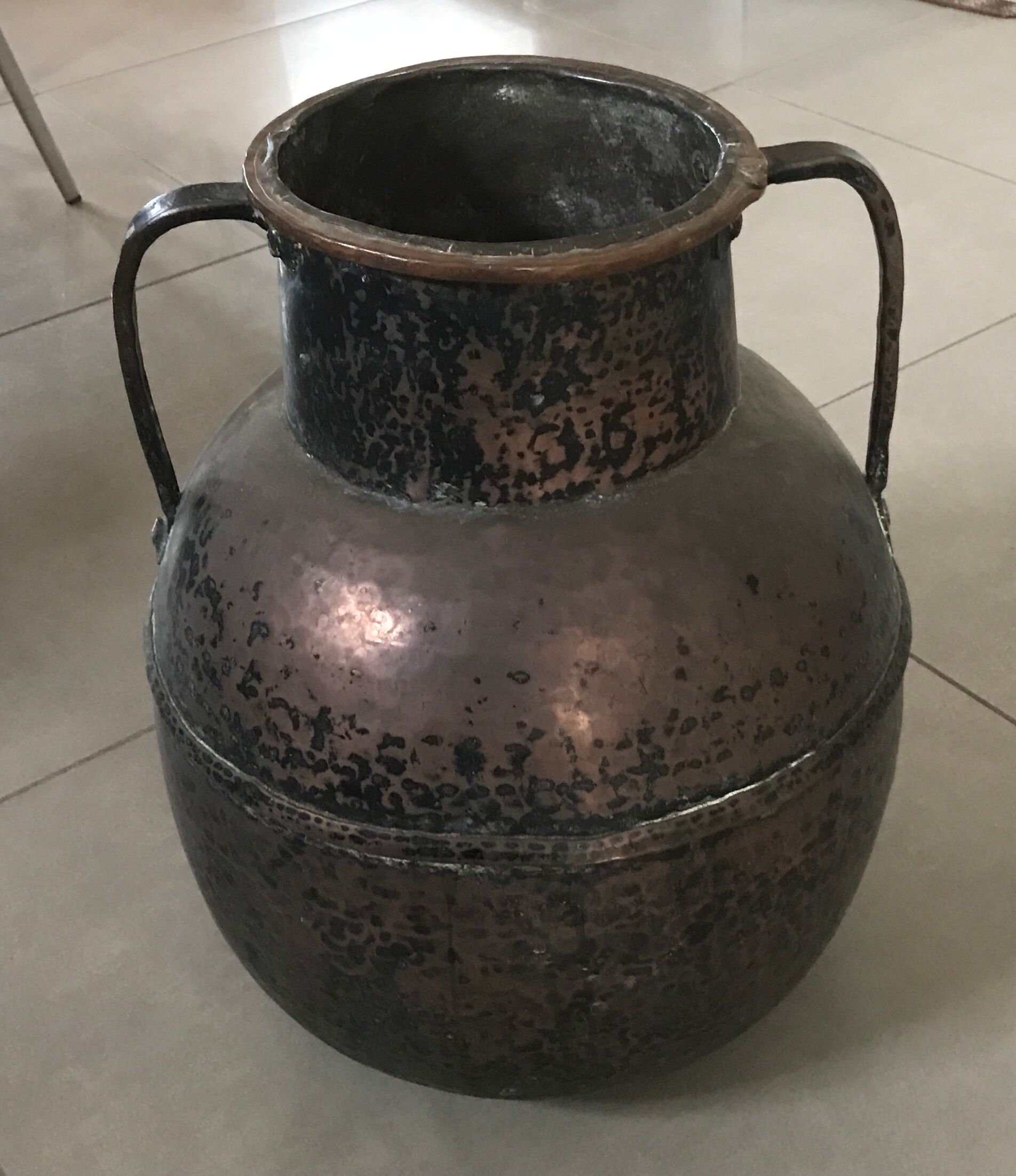 Jar jug with old coves in hammered copper middle east deco xixème