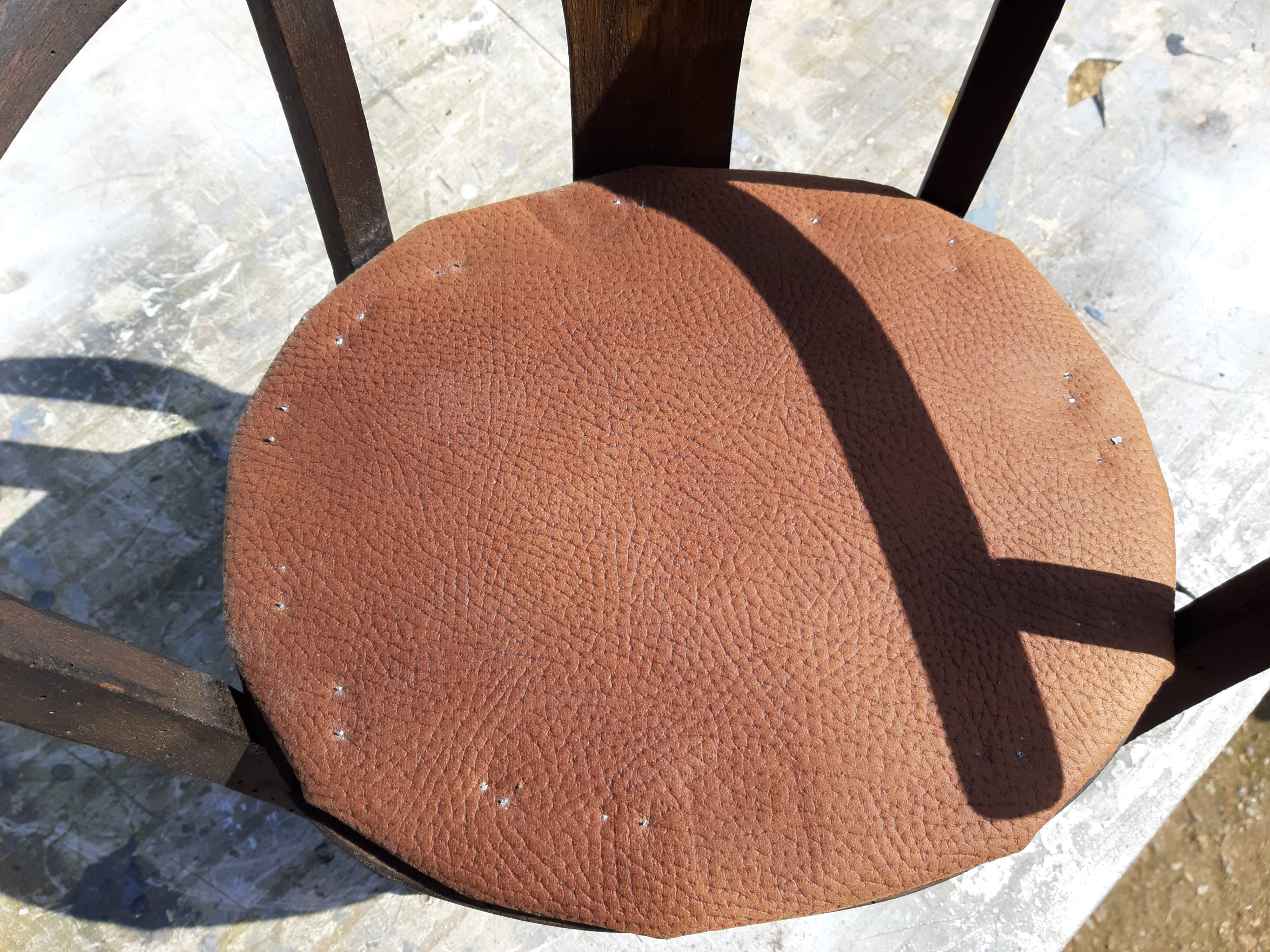 Doll's chair of the 30s wood