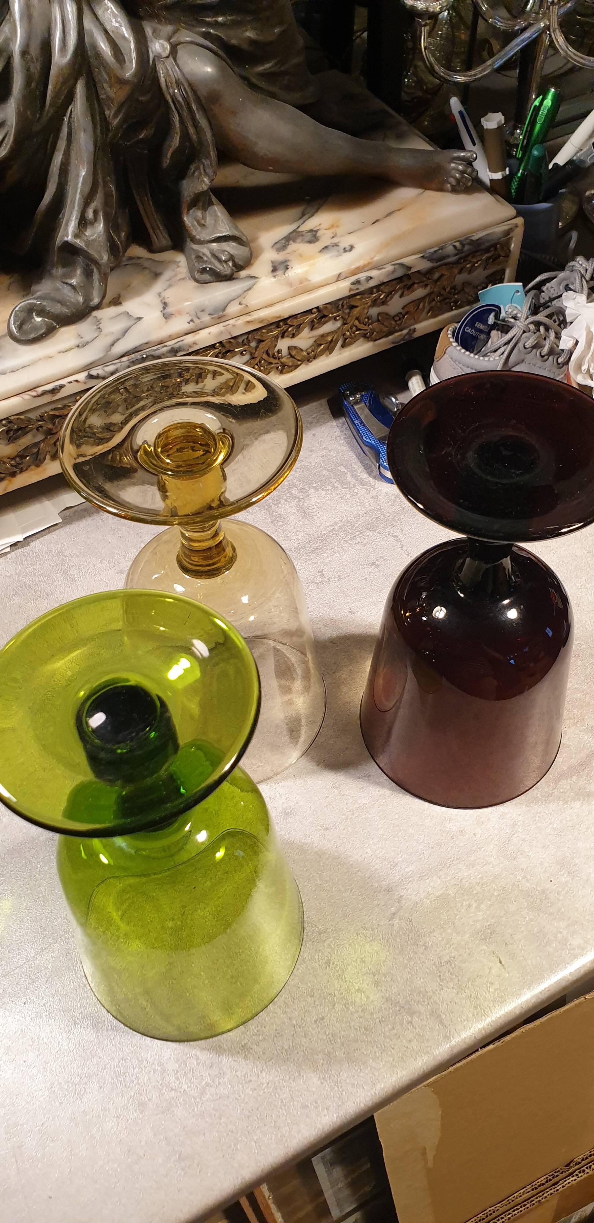 3 safe blown crystal glasses shower stand