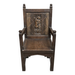 Grande chaise massive - style gothique