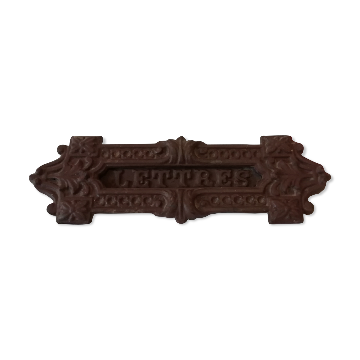 Cast-iron mailbox façade with fastening