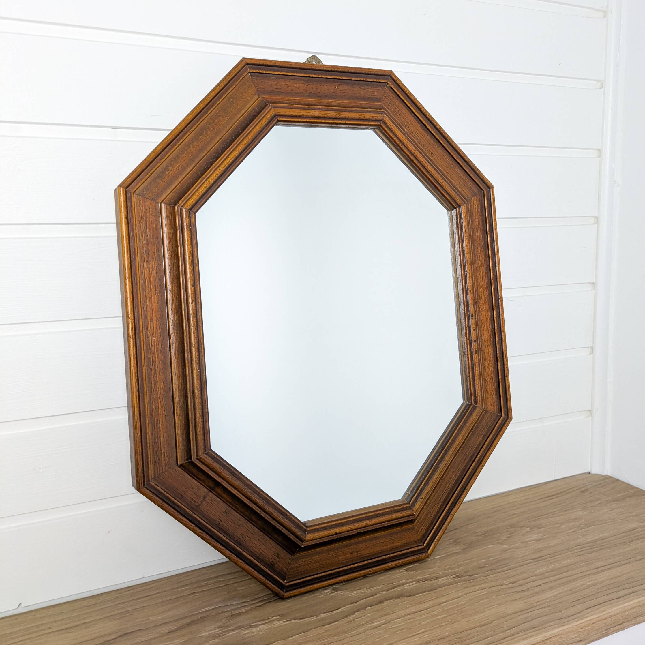 Miroir vintage octogonal en bois massif avec détails sculptés