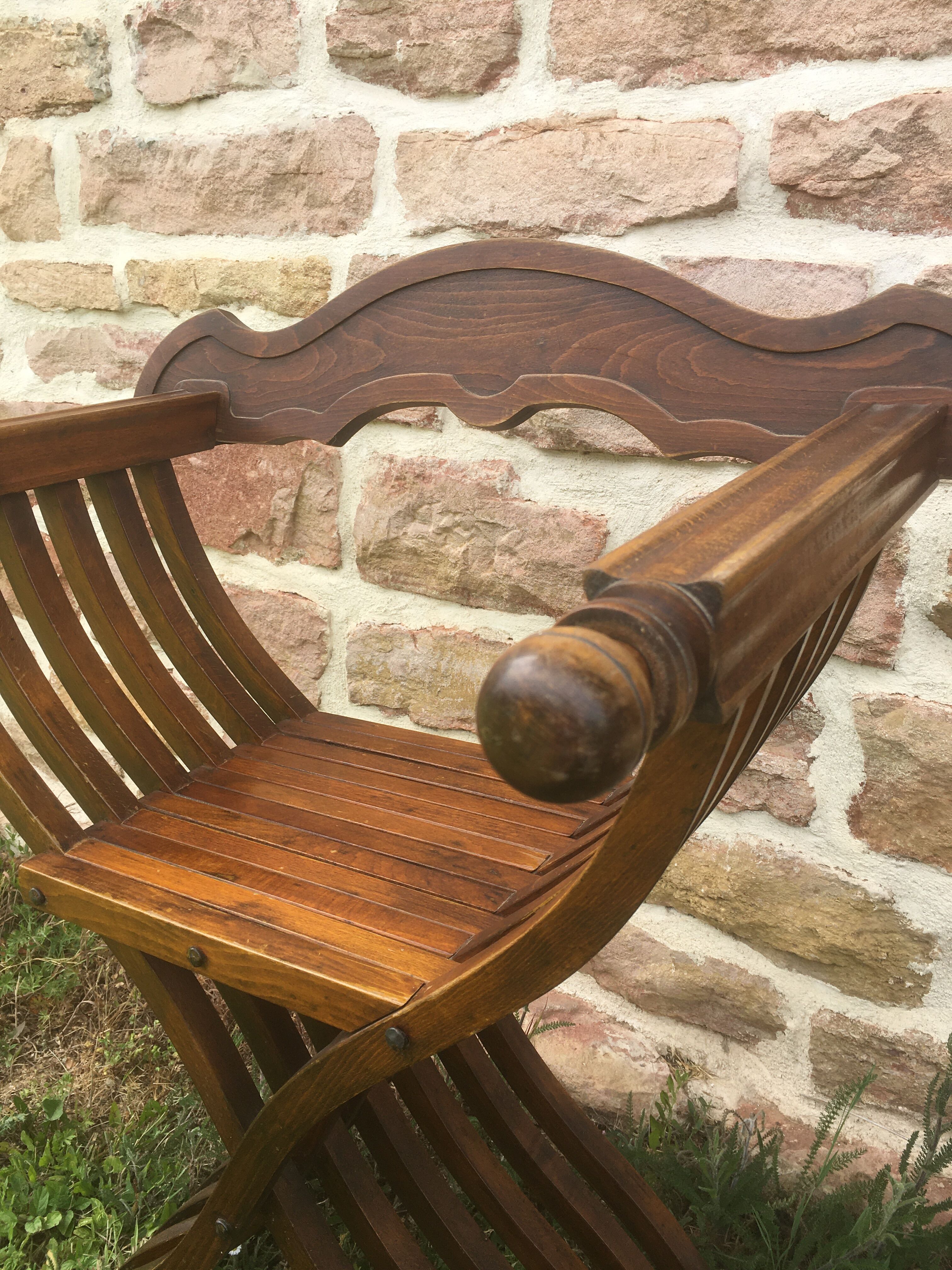 Dagobert armchair or folding walnut curule