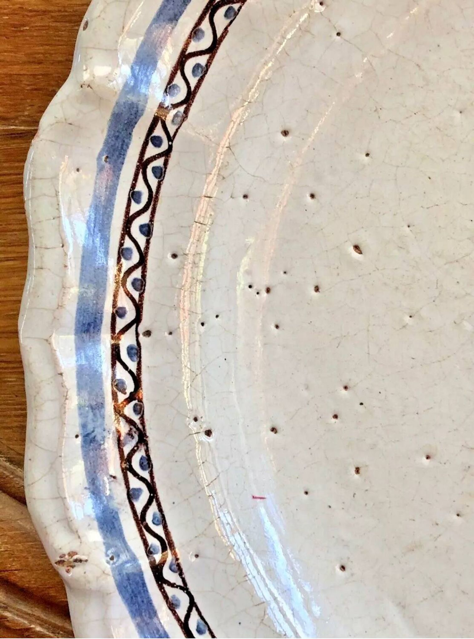 Old semi-hollow round dish XVIII Forges les eaux Rouen cul noir