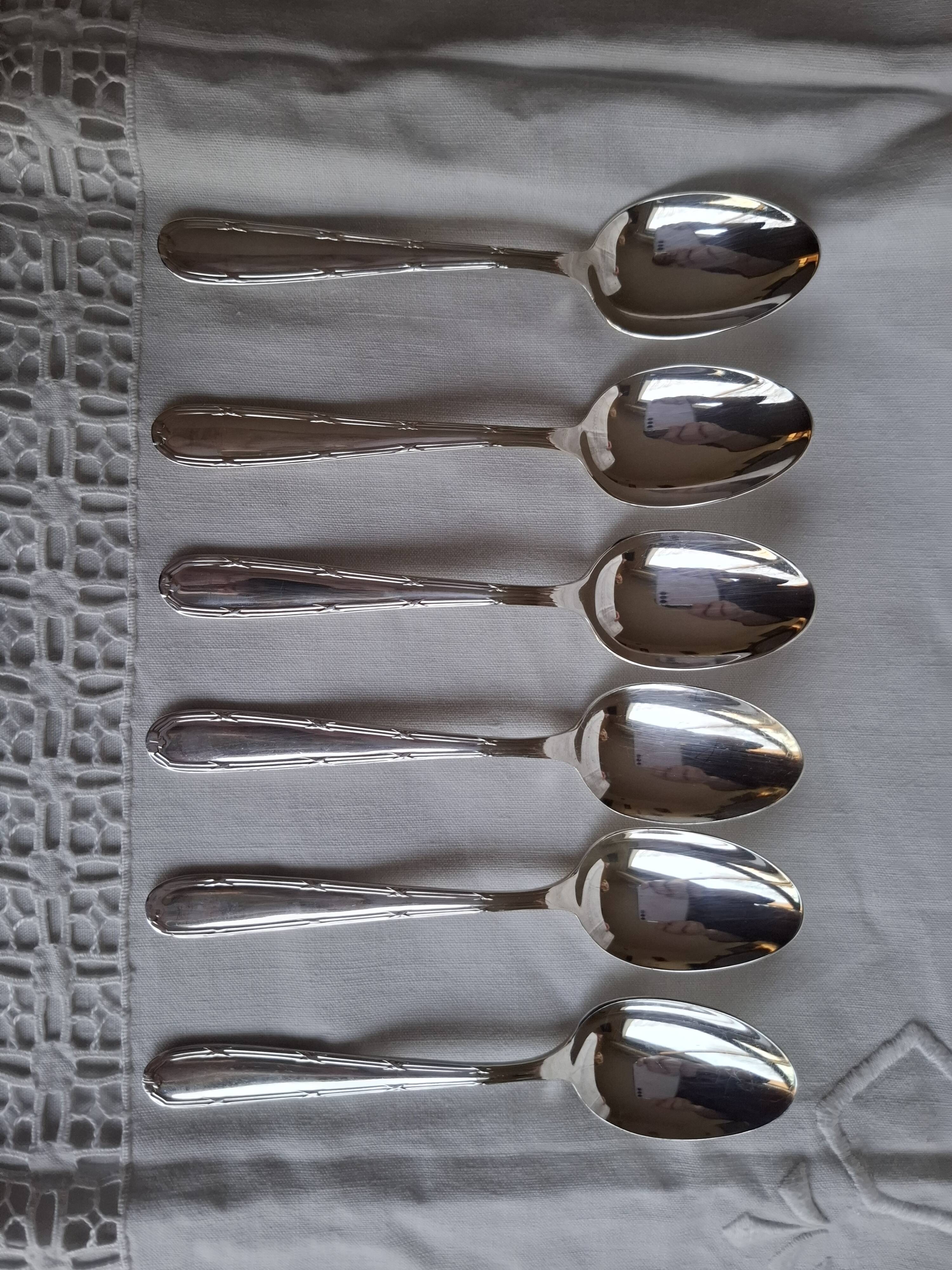 6 cuillères en métal argenté alfénide Christofle, rubans croisés