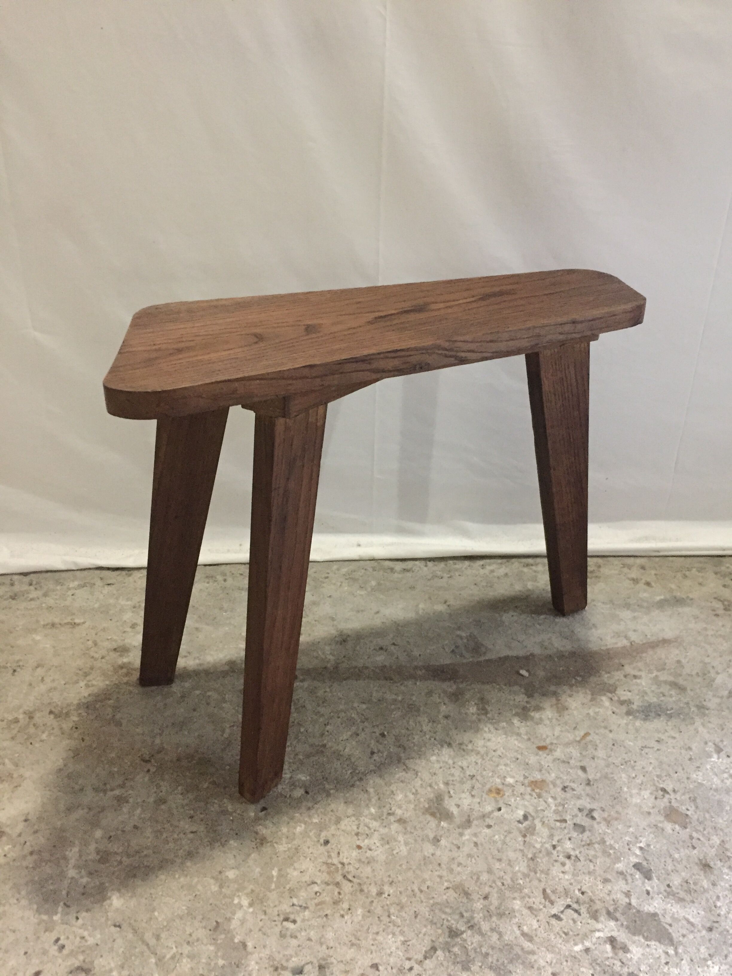 Table d'appoint tripode en chêne 1950
