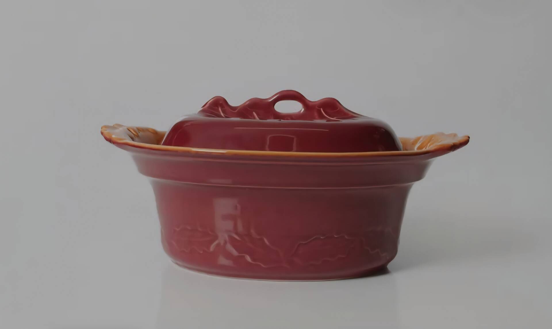 Casserole / covered gratin dish called Autumn Leaf Holky in ceramic.