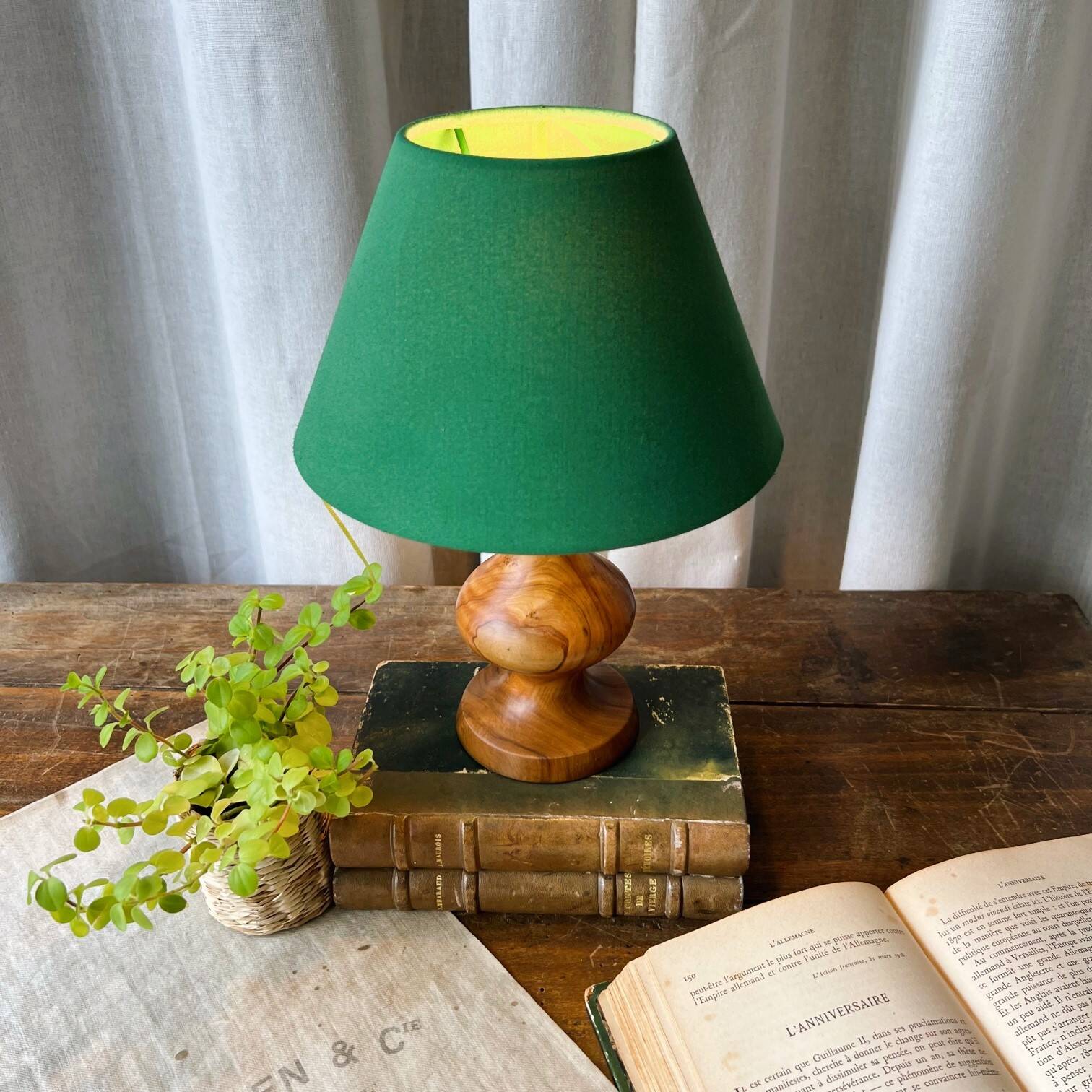 The little green lamp