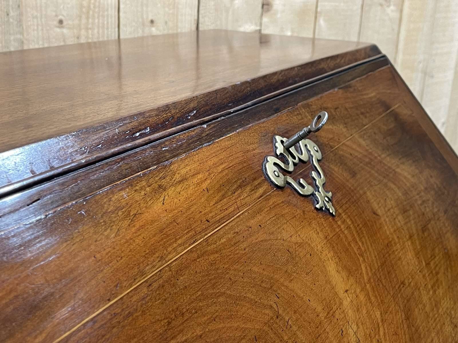 English donkey desk in Georgian style dating from the 19th century in mahogany and oak