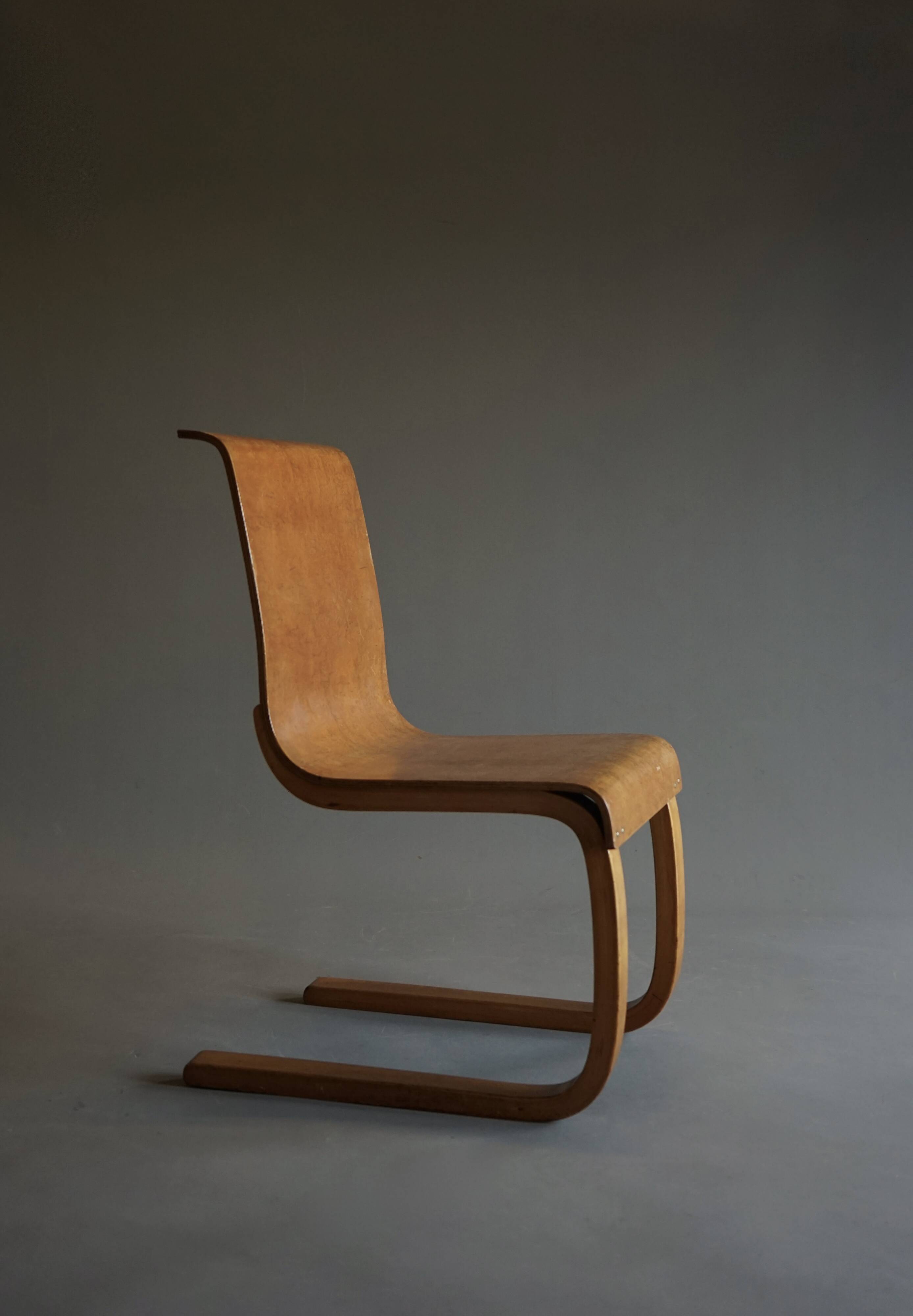 Alvar Aalto model no.21 chair with rare karelian birch seat, Finland 1930s
