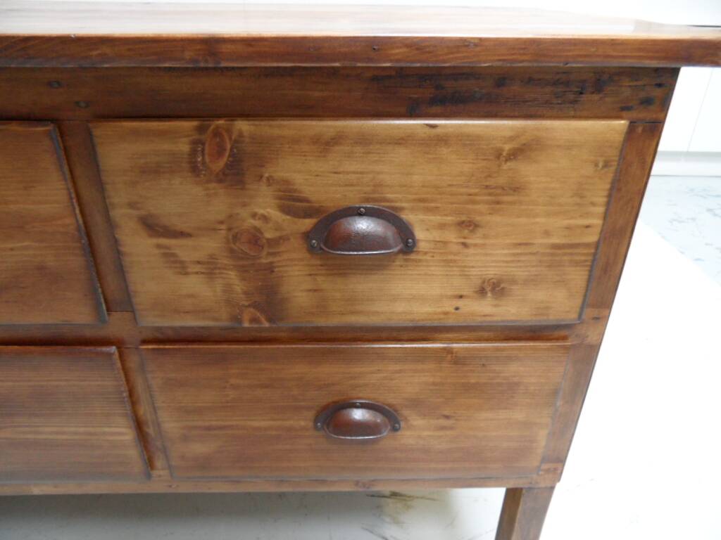 Vitrine vintage avec tiroirs