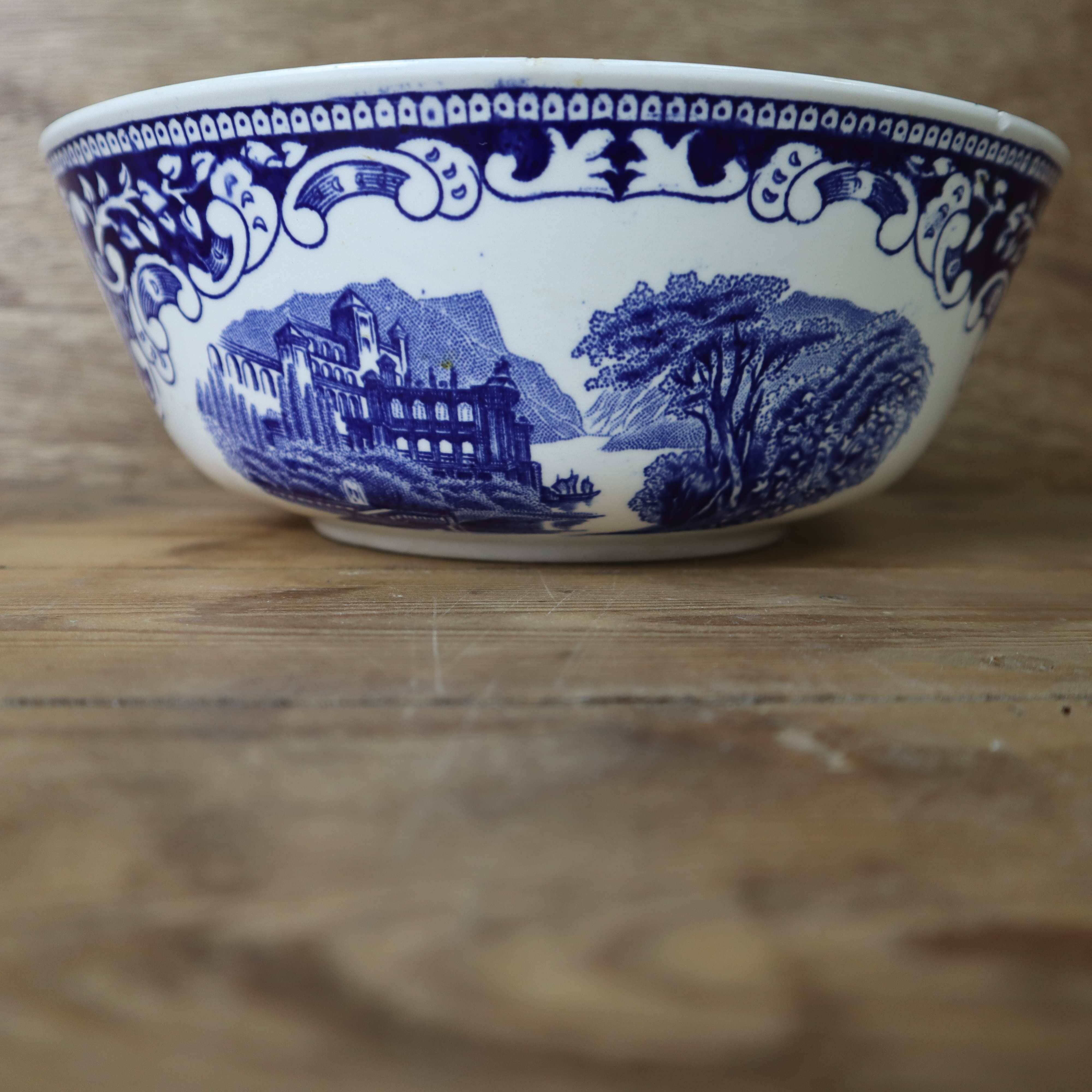 Royal Sphinx Salad Bowl Cambridge Holland