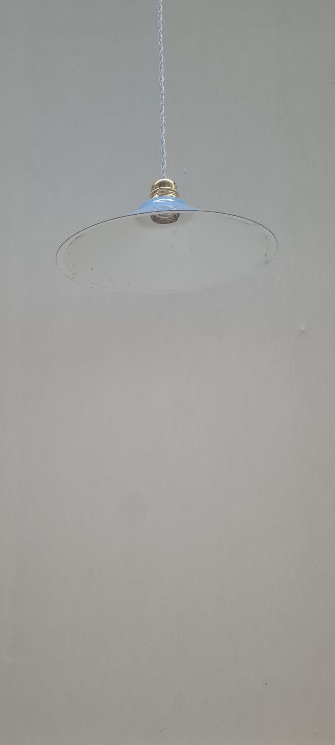 Enamelled sheet metal pendant light
