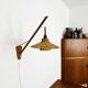 Lampe murale en teck et raffia ajustable