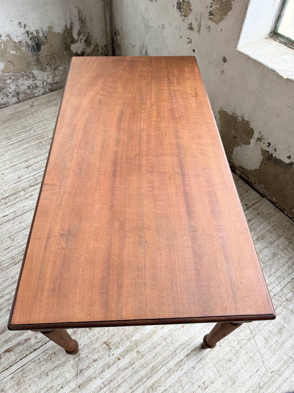 Turned leg cherry table 160cm