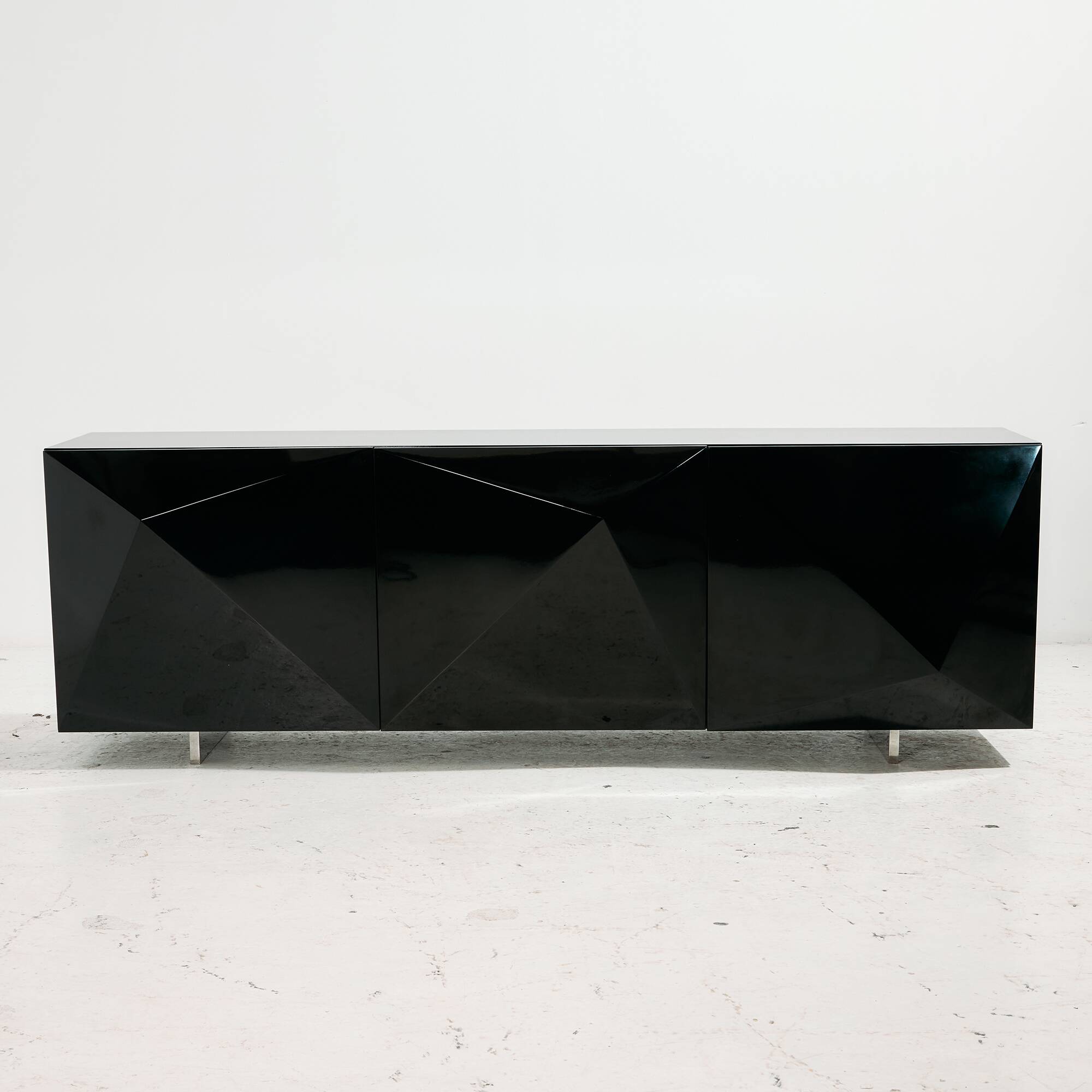 MK10909 High-gloss sideboard