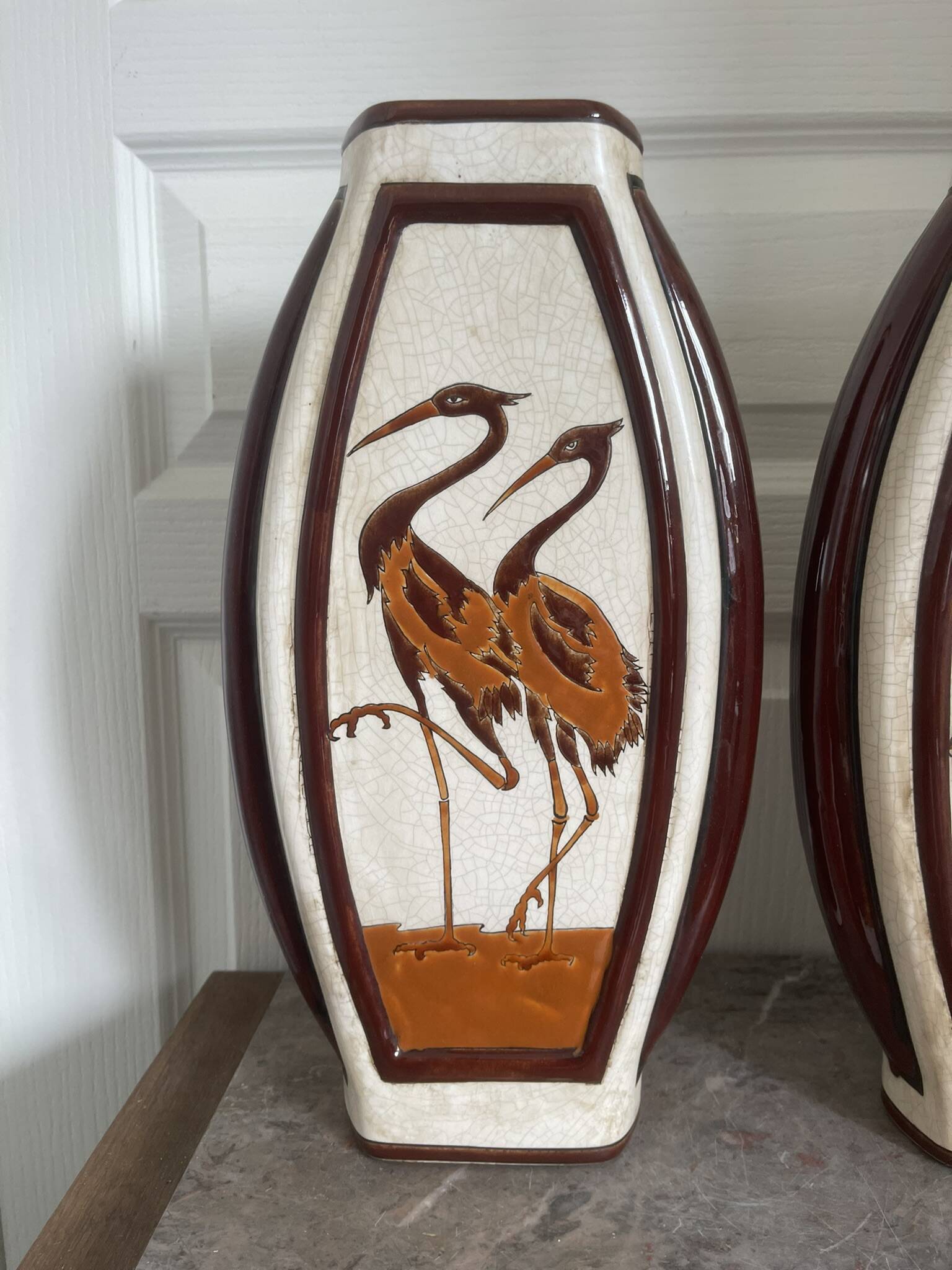 Paire de vases en céramique craquelée Art déco décor échassier Keralouve la Louvière