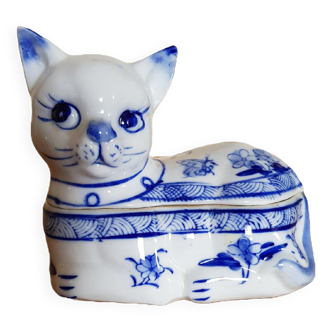 Asian cat jewelry box in blue and white ceramic Vintage chinoiserie