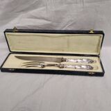 Service a découper en métal argenté 1900