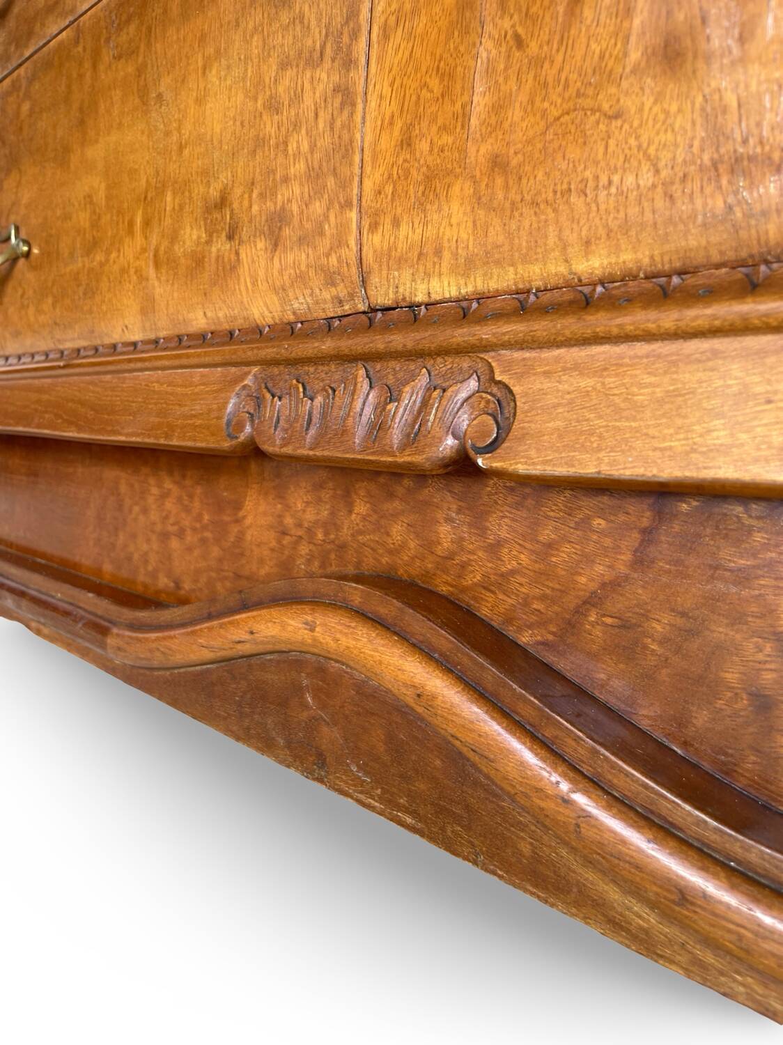 An art deco Italian chest of drawers, Italy 1950s