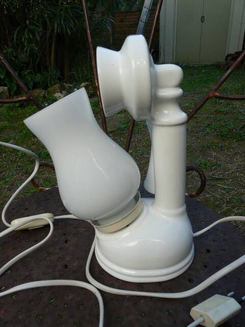 "Telephone" lamp in white ceramic and opaline from the 1970s.
