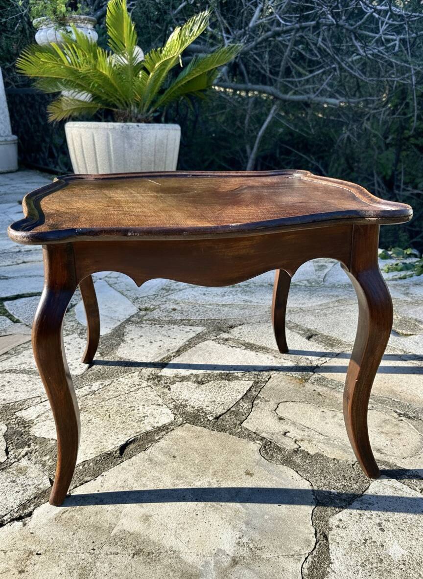Walnut coffee table in Louis XV style, 19th century.