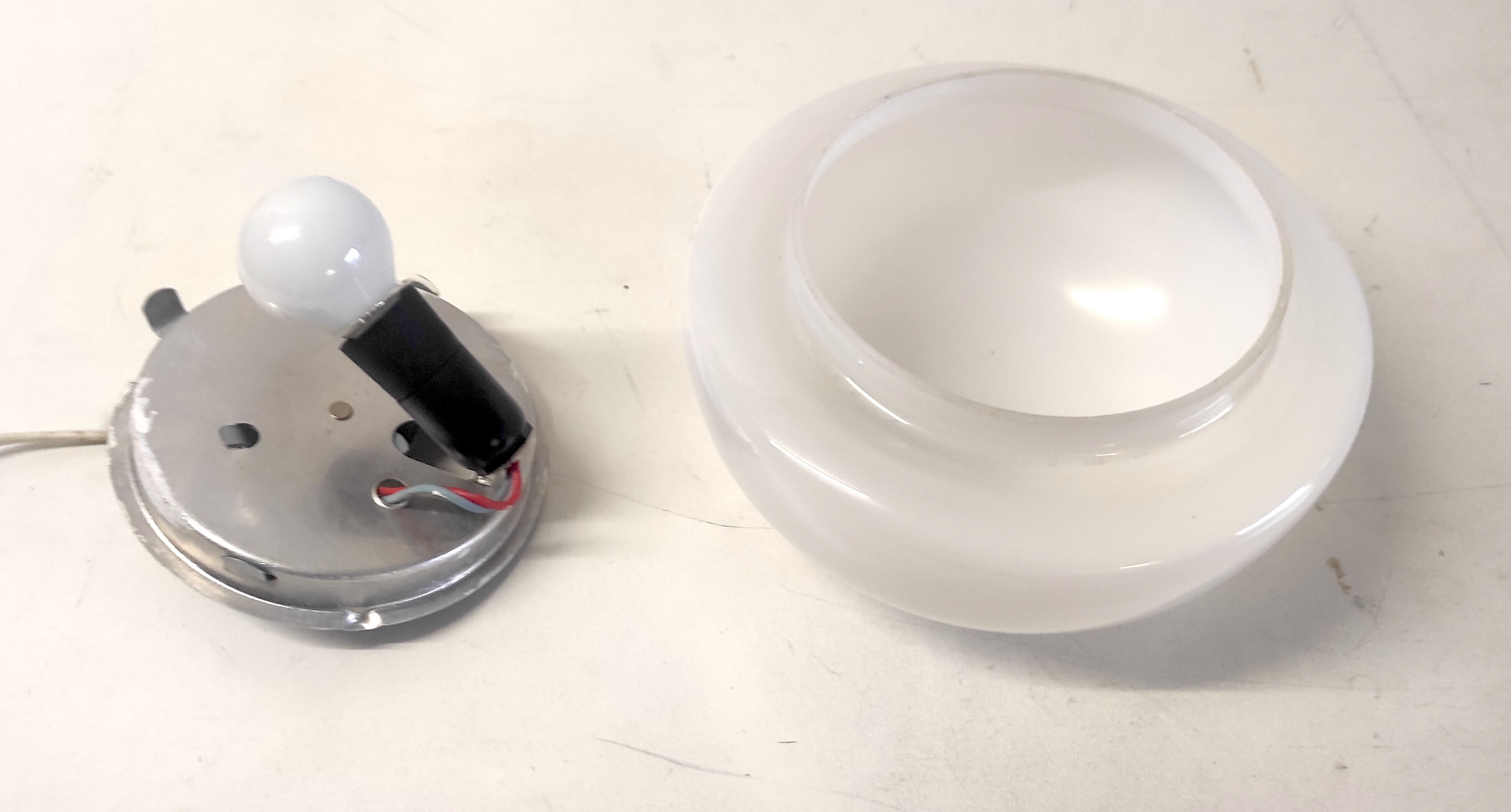 Ceiling lamp or wall lamp in opaline glass